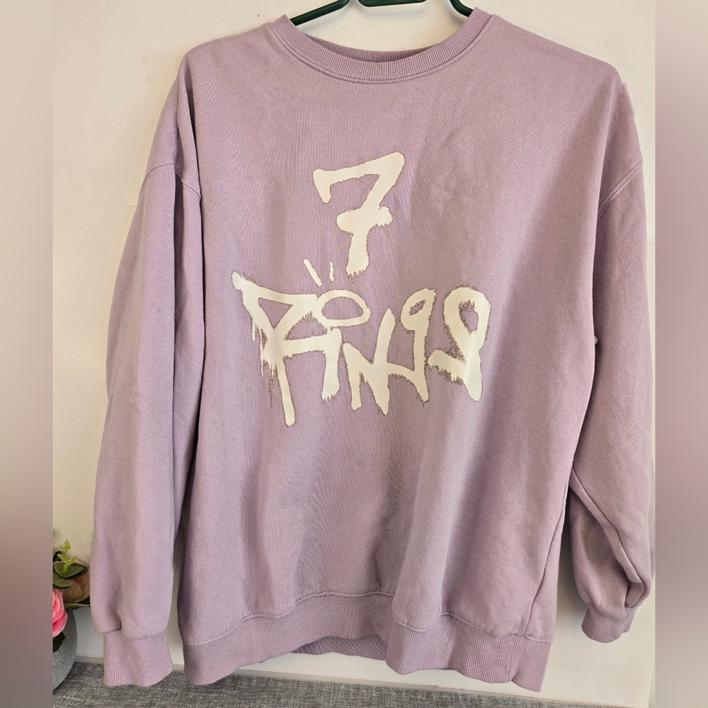 H&M Divided 2019 Ariana Grande 7 Rings Concert‎ Tour Sweatshirt Size S Purple